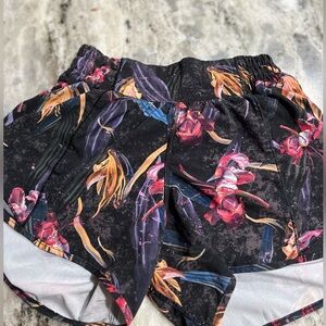 Lululemon Hotty Hot High-Rise Shorts 3.5" Size 2